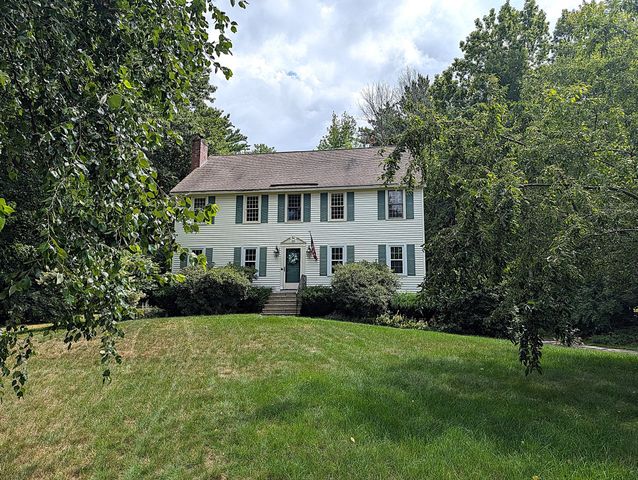 2 Nutfield Dr, Londonderry, NH 03053