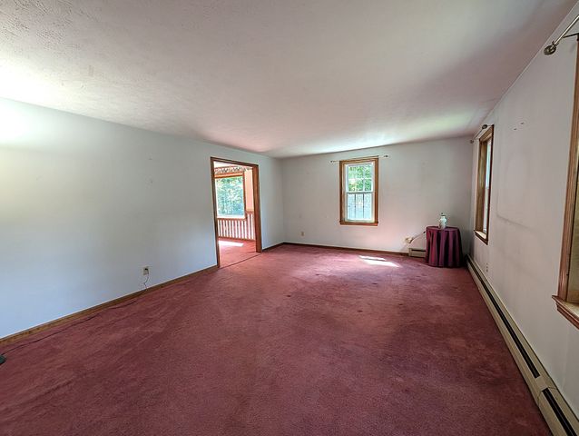 2 Nutfield Dr, Londonderry, NH 03053