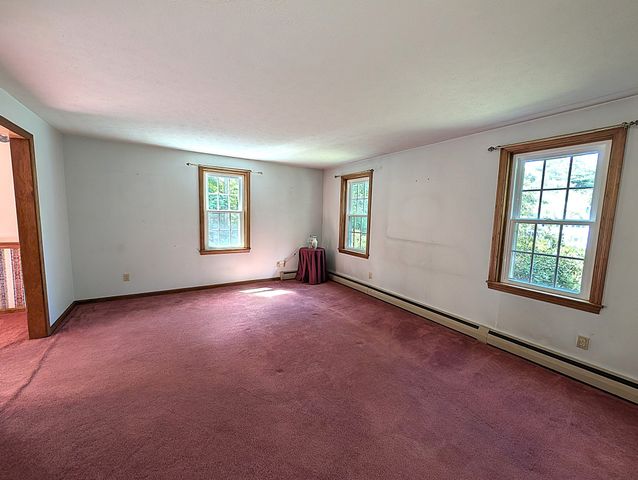 2 Nutfield Dr, Londonderry, NH 03053