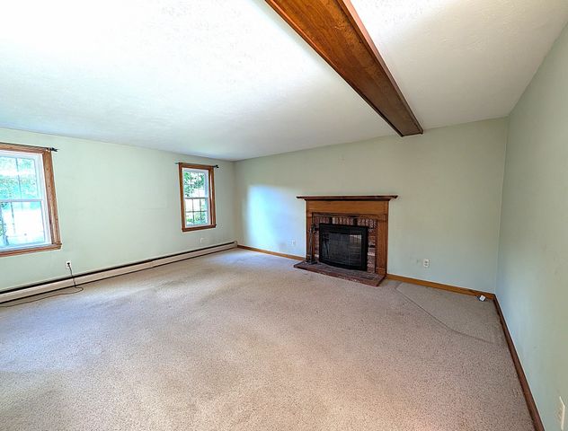 2 Nutfield Dr, Londonderry, NH 03053