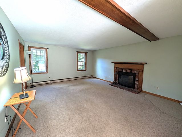 2 Nutfield Dr, Londonderry, NH 03053