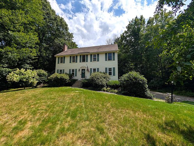 2 Nutfield Dr, Londonderry, NH 03053