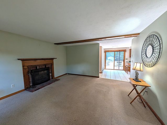 2 Nutfield Dr, Londonderry, NH 03053