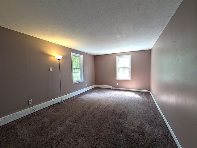2 Nutfield Dr, Londonderry, NH 03053
