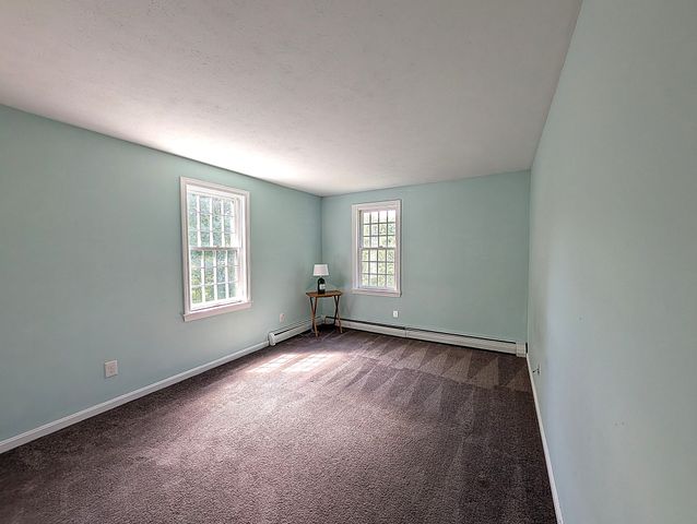 2 Nutfield Dr, Londonderry, NH 03053