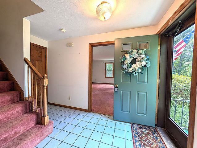 2 Nutfield Dr, Londonderry, NH 03053