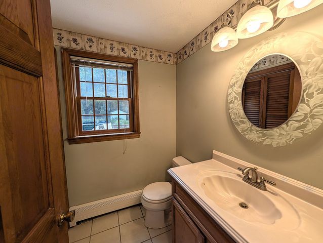 2 Nutfield Dr, Londonderry, NH 03053