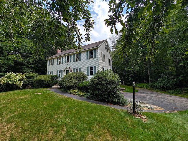 2 Nutfield Dr, Londonderry, NH 03053