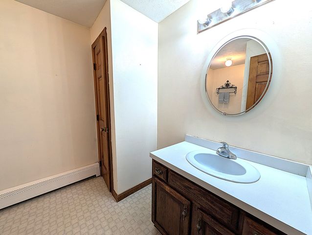 2 Nutfield Dr, Londonderry, NH 03053