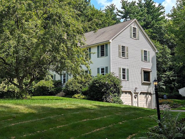 2 Nutfield Dr, Londonderry, NH 03053