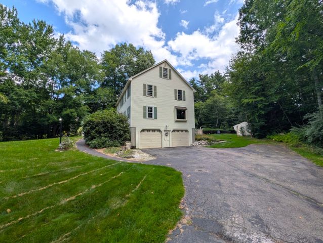 2 Nutfield Dr, Londonderry, NH 03053