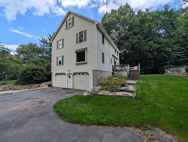 2 Nutfield Dr, Londonderry, NH 03053