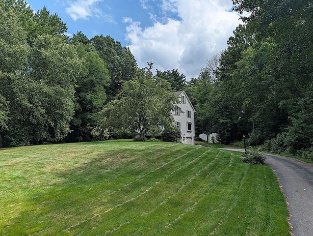 2 Nutfield Dr, Londonderry, NH 03053