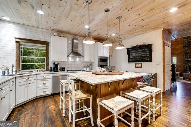 466 Murray Cove Road, Tiger, GA 30576