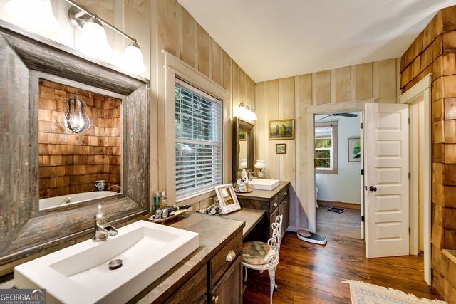 466 Murray Cove Road, Tiger, GA 30576