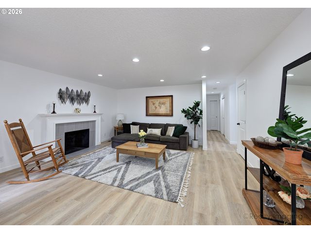 7790 Sw GEARHART Dr, Beaverton, OR 97007