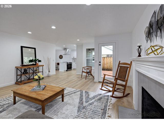 7790 Sw GEARHART Dr, Beaverton, OR 97007