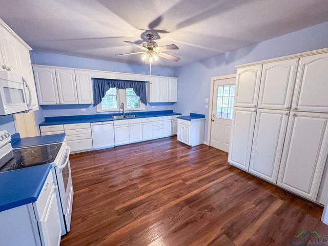 206 Park, Atlanta, TX 75551