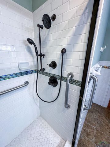 206 Park, Atlanta, TX 75551