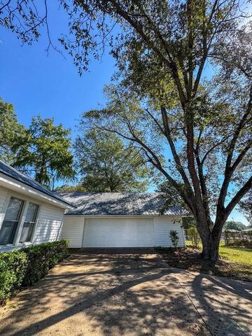 206 Park, Atlanta, TX 75551