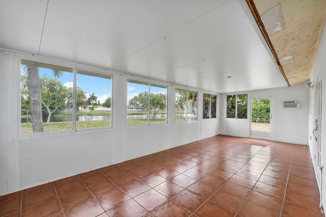 8095 W Saint John Avenue W, Boynton Beach, FL 33472