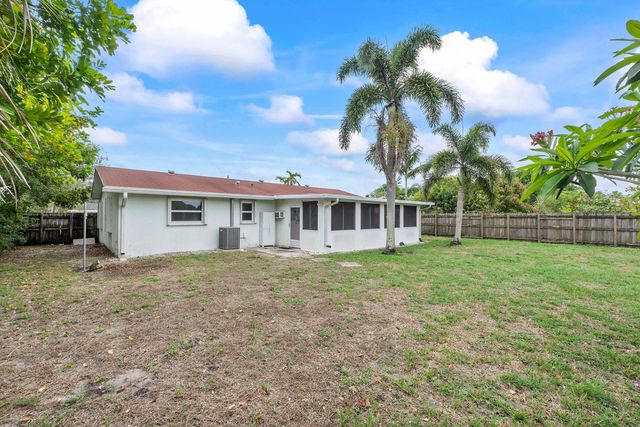 8095 W Saint John Avenue W, Boynton Beach, FL 33472