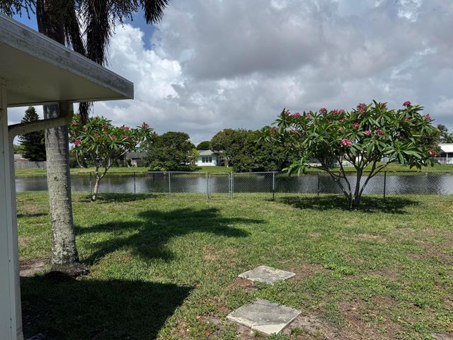 8095 W Saint John Avenue W, Boynton Beach, FL 33472