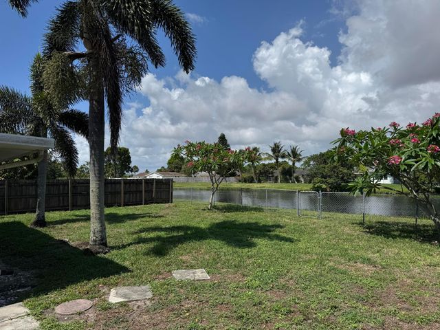 8095 W Saint John Avenue W, Boynton Beach, FL 33472