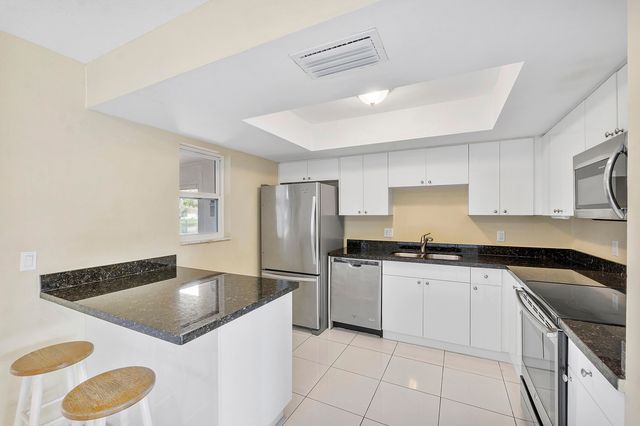 8095 W Saint John Avenue W, Boynton Beach, FL 33472