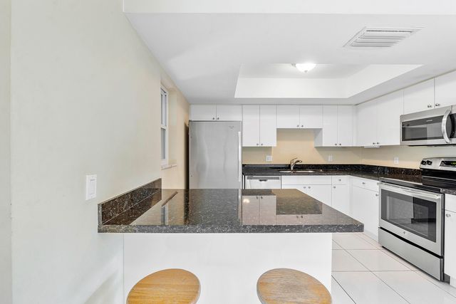 8095 W Saint John Avenue W, Boynton Beach, FL 33472