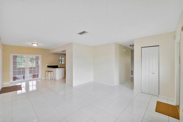 8095 W Saint John Avenue W, Boynton Beach, FL 33472