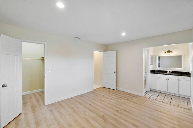 8095 W Saint John Avenue W, Boynton Beach, FL 33472
