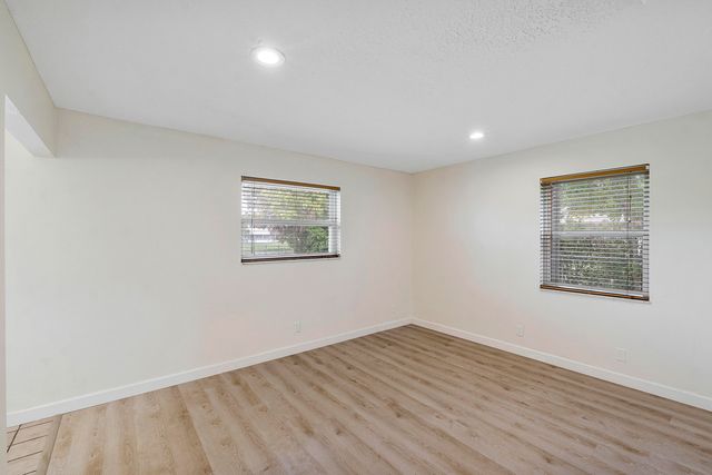 8095 W Saint John Avenue W, Boynton Beach, FL 33472