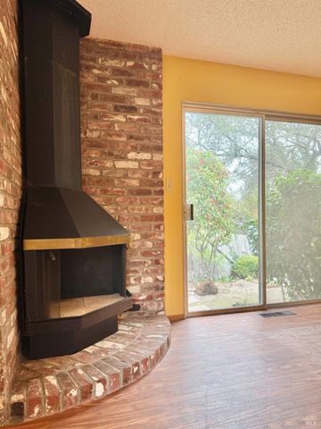 2760 Clifford St, Napa, CA 94558