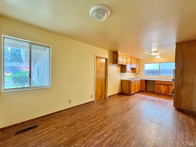 2760 Clifford St, Napa, CA 94558