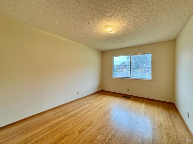 2760 Clifford St, Napa, CA 94558