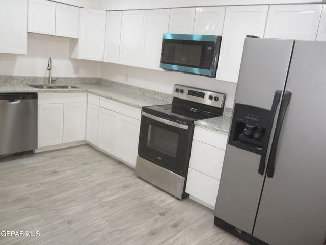 220 Moon River Lane, El Paso, TX 79912