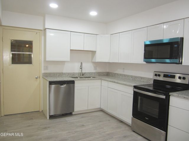 220 Moon River Lane, El Paso, TX 79912