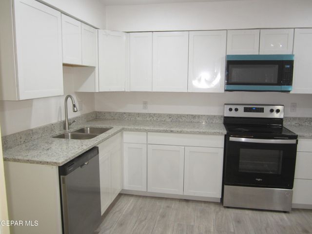 220 Moon River Lane, El Paso, TX 79912