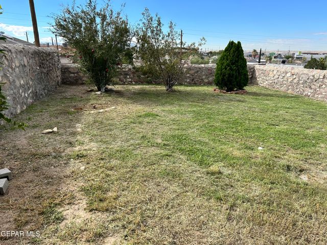 220 Moon River Lane, El Paso, TX 79912