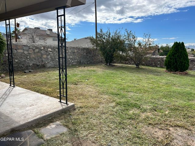 220 Moon River Lane, El Paso, TX 79912