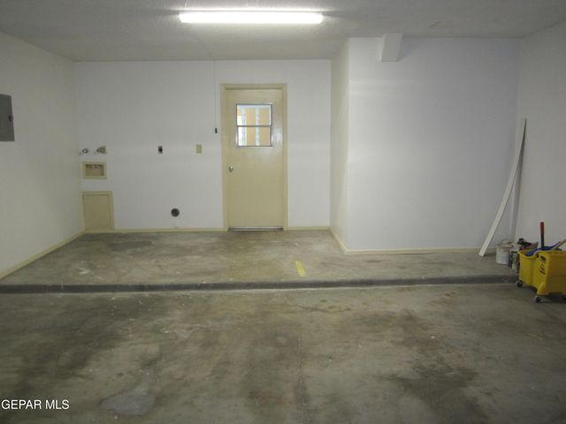 220 Moon River Lane, El Paso, TX 79912