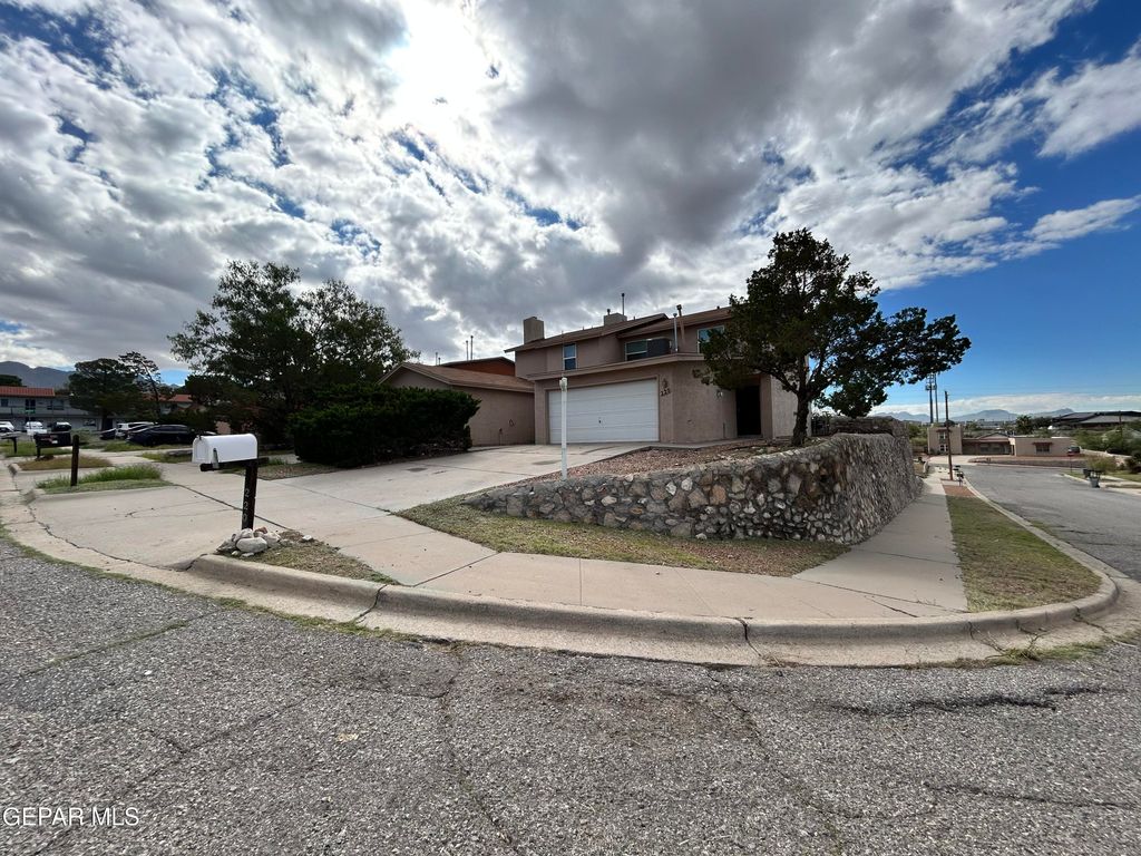 220 Moon River Lane, El Paso, TX 79912