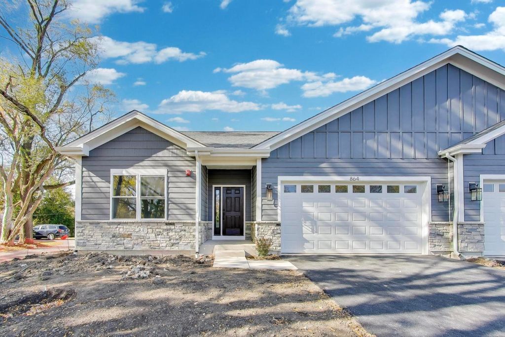 894 N Quentin Road, Palatine, IL 60067