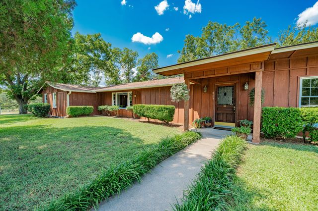 809 Cobb Street, Bridgeport, TX 76426