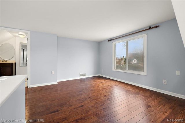 2435 Sunnyknoll Avenue, Berkley, MI 48072