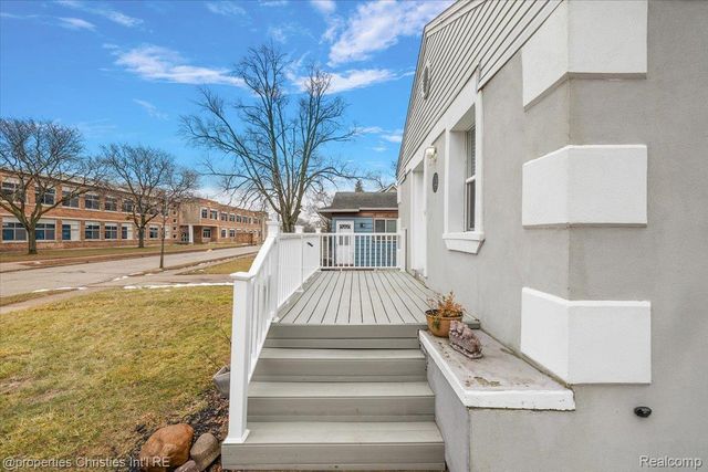 2435 Sunnyknoll Avenue, Berkley, MI 48072