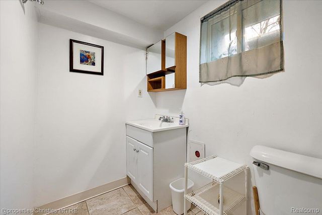 2435 Sunnyknoll Avenue, Berkley, MI 48072