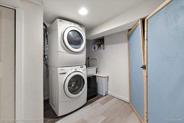 2435 Sunnyknoll Avenue, Berkley, MI 48072