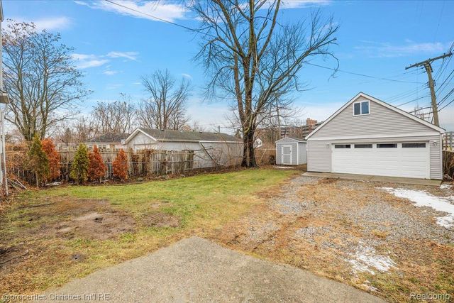 2435 Sunnyknoll Avenue, Berkley, MI 48072